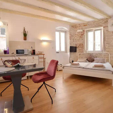Modern And Cozy Old Town - Classic Apartamento