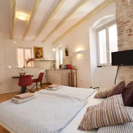 Modern And Cozy Old Town - Classic Apartmán