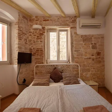 Modern And Cozy Old Town - Classic Apartmán *