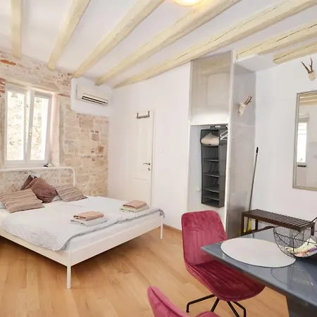 Apartmán Modern And Cozy Old Town - Classic